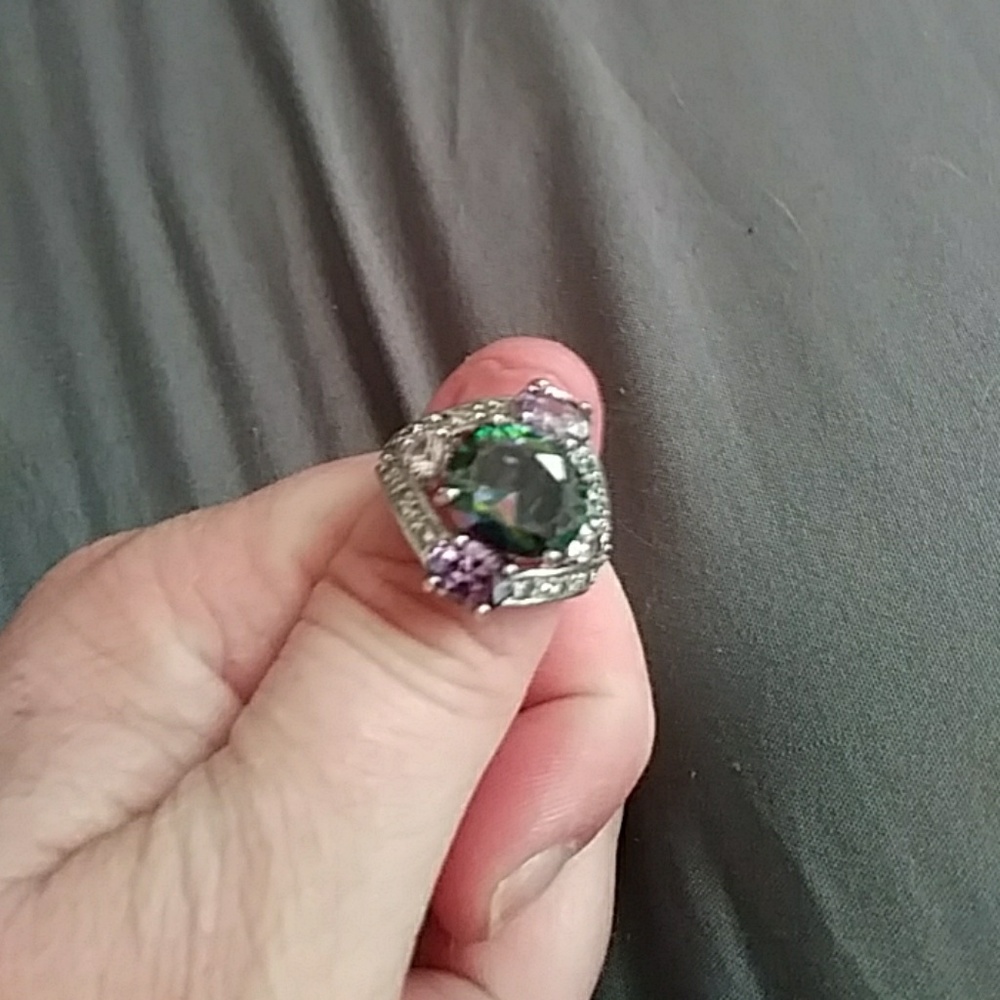 Size 8 big beautiful silver ring